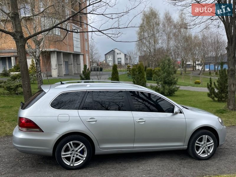 Универсал Volkswagen Golf 2010 в Хмельницком
