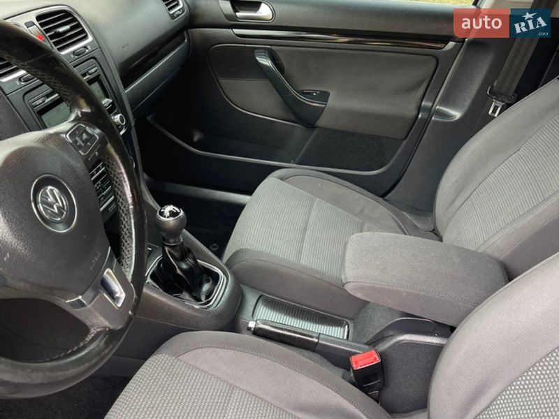 Универсал Volkswagen Golf 2010 в Хмельницком