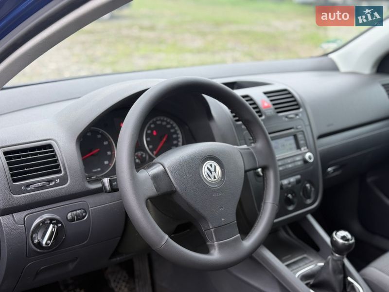 Хэтчбек Volkswagen Golf 2006 в Березане