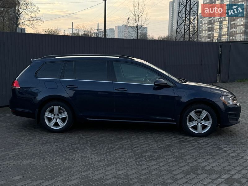 Универсал Volkswagen Golf 2015 в Киеве