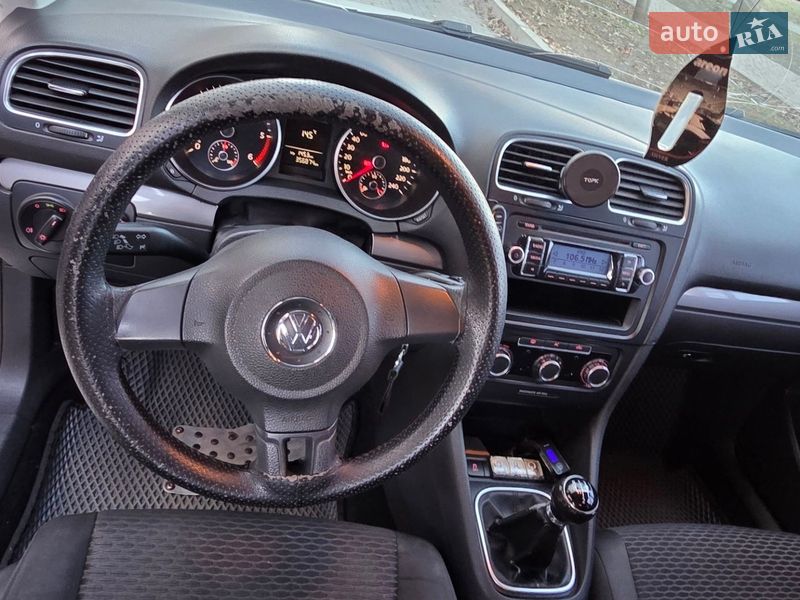Универсал Volkswagen Golf 2010 в Полтаве