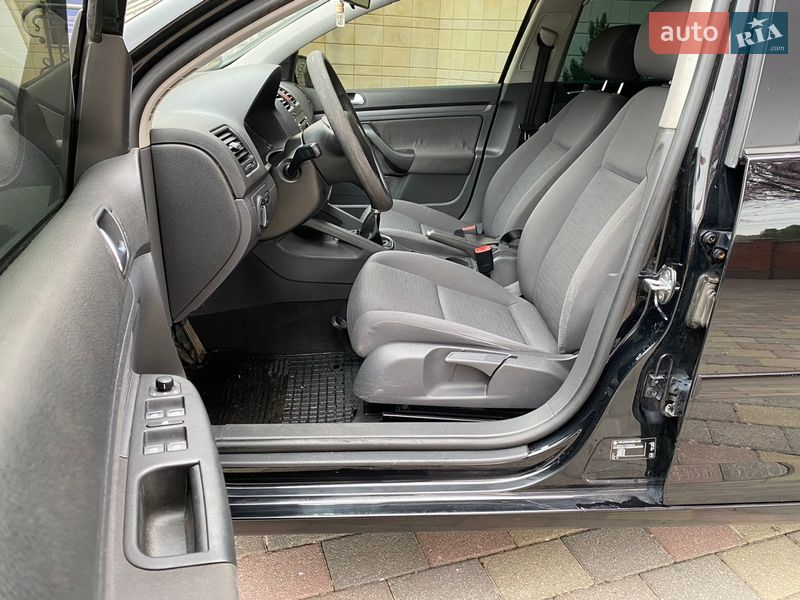 Хетчбек Volkswagen Golf 2005 в Мукачевому