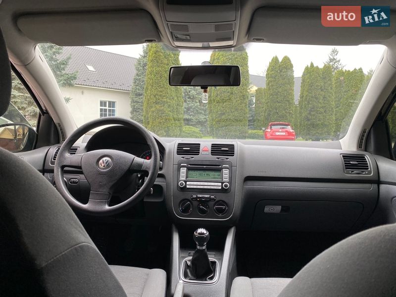 Хетчбек Volkswagen Golf 2005 в Мукачевому