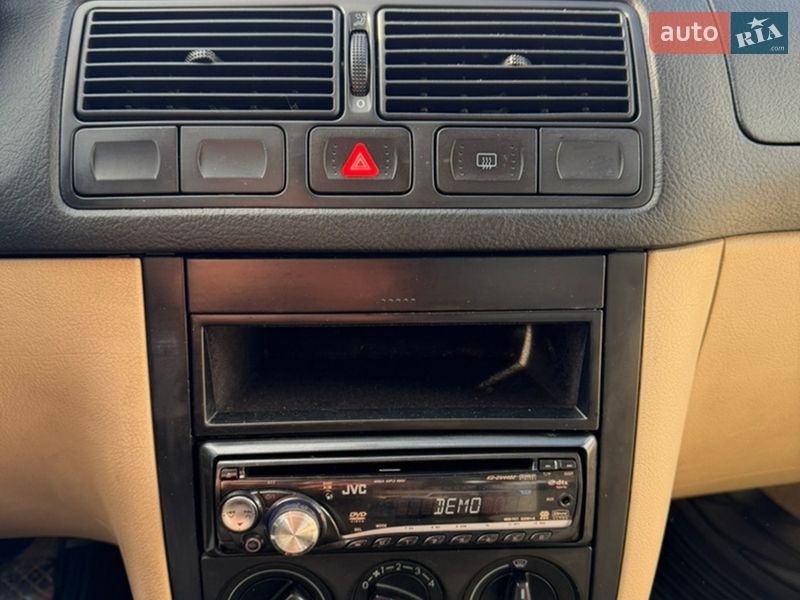 Универсал Volkswagen Golf 2001 в Чернигове