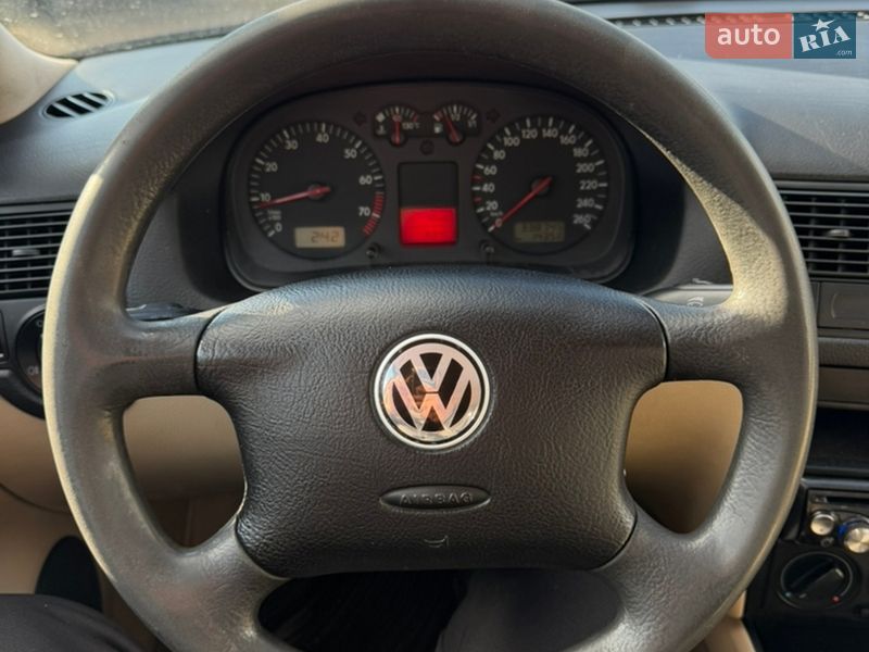 Универсал Volkswagen Golf 2001 в Чернигове