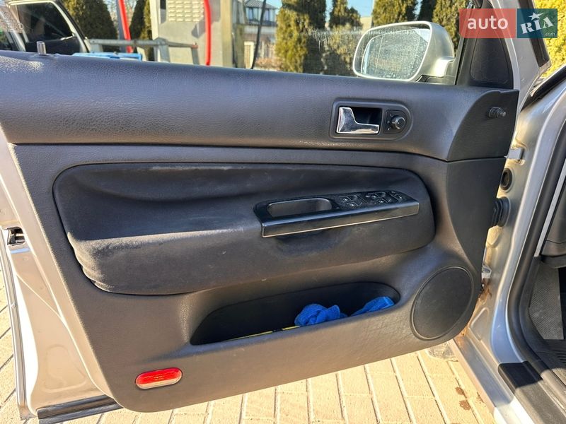 Хэтчбек Volkswagen Golf 2002 в Виннице