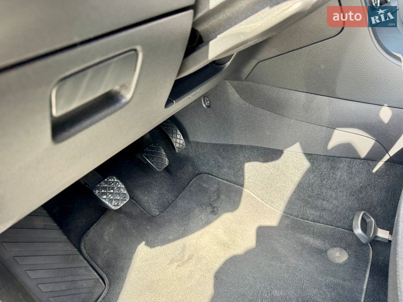 Хэтчбек Volkswagen Golf 2017 в Черновцах