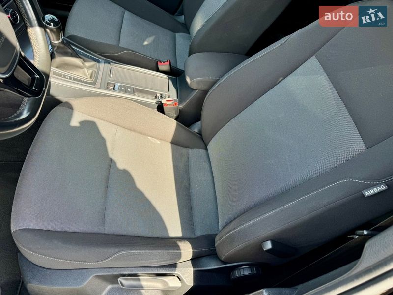 Хэтчбек Volkswagen Golf 2017 в Черновцах