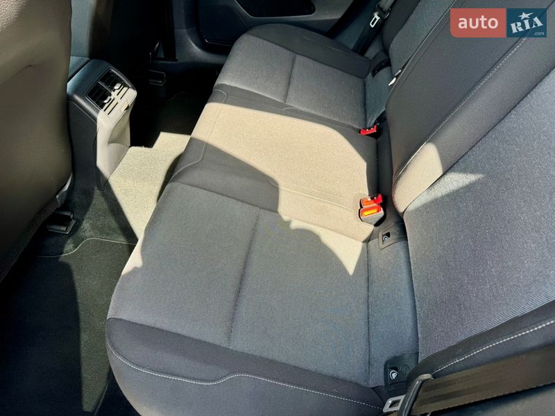 Хэтчбек Volkswagen Golf 2017 в Черновцах