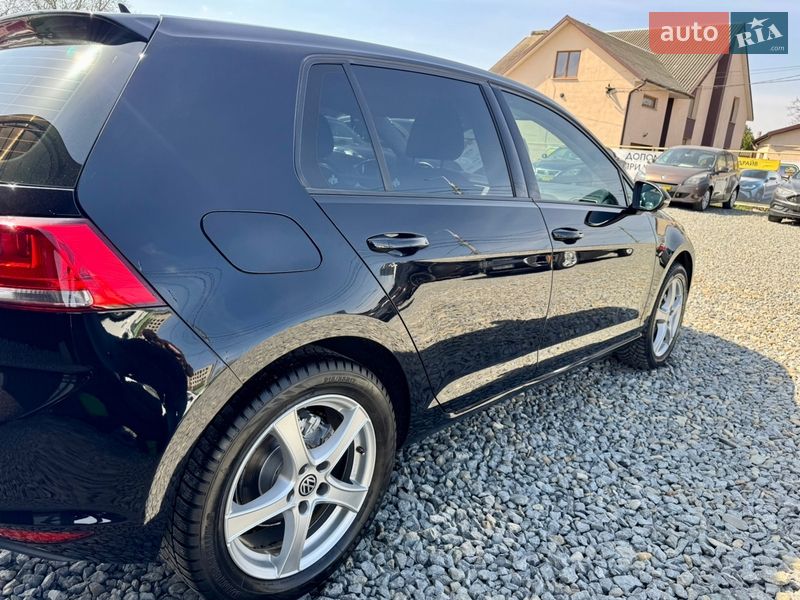 Хэтчбек Volkswagen Golf 2017 в Черновцах