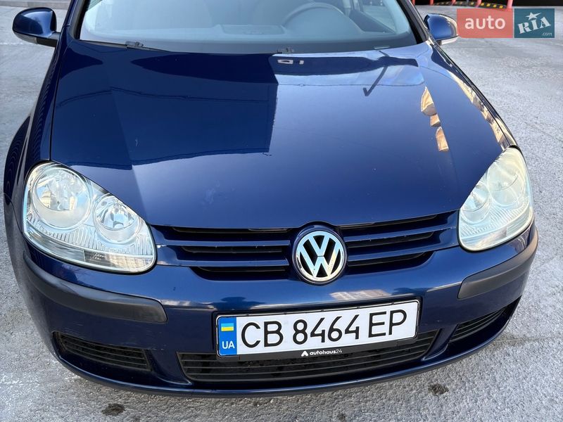 Хэтчбек Volkswagen Golf 2005 в Киеве