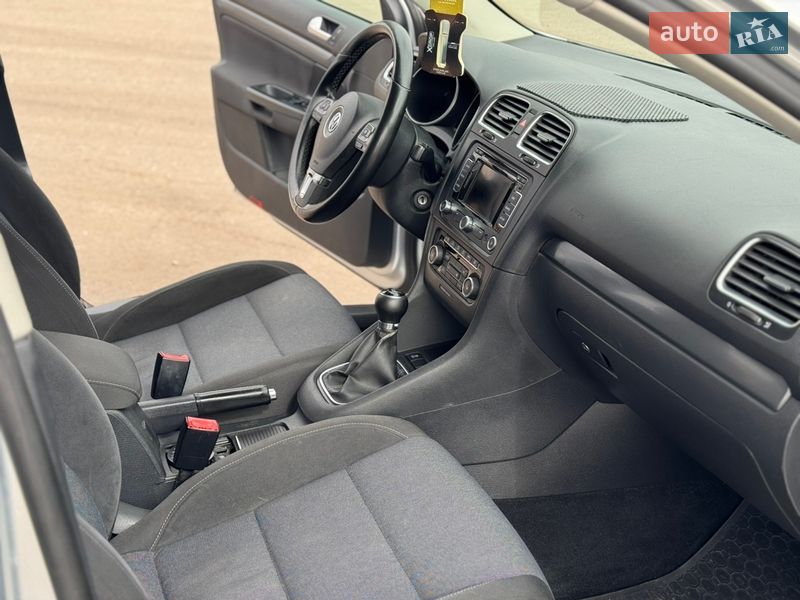 Универсал Volkswagen Golf 2012 в Нововолынске