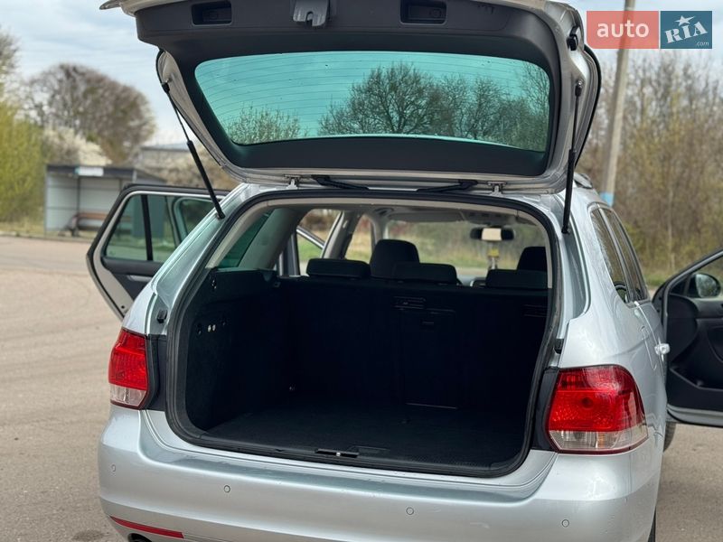 Универсал Volkswagen Golf 2012 в Нововолынске