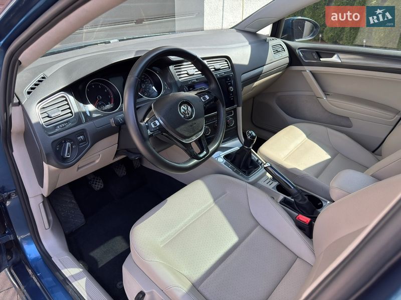 Хэтчбек Volkswagen Golf 2019 в Ивано-Франковске