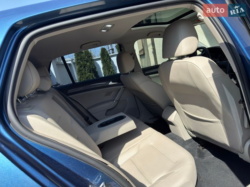 Хэтчбек Volkswagen Golf 2019 в Ивано-Франковске