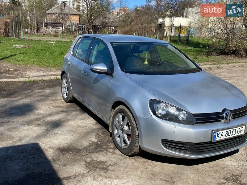 Хэтчбек Volkswagen Golf 2009 в Киеве