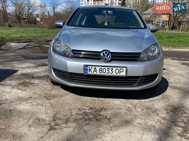 Хэтчбек Volkswagen Golf 2009 в Киеве