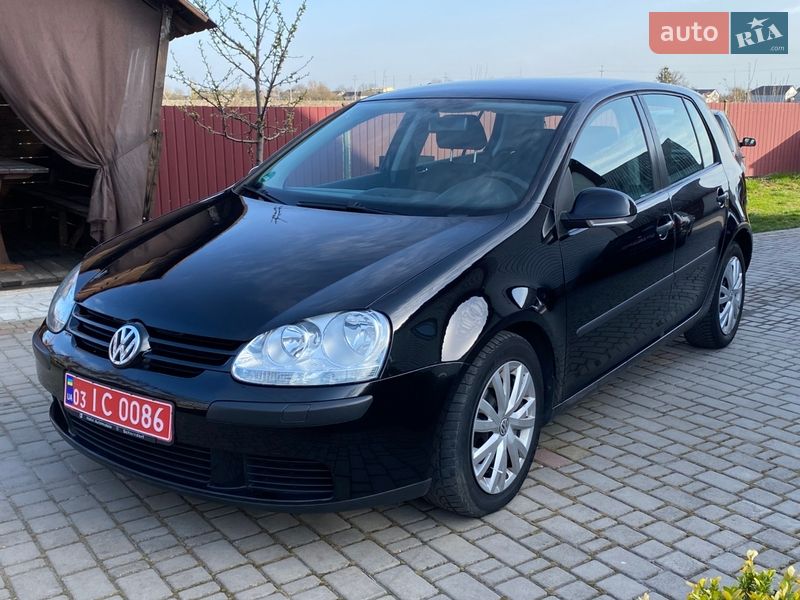 Хэтчбек Volkswagen Golf 2004 в Луцке