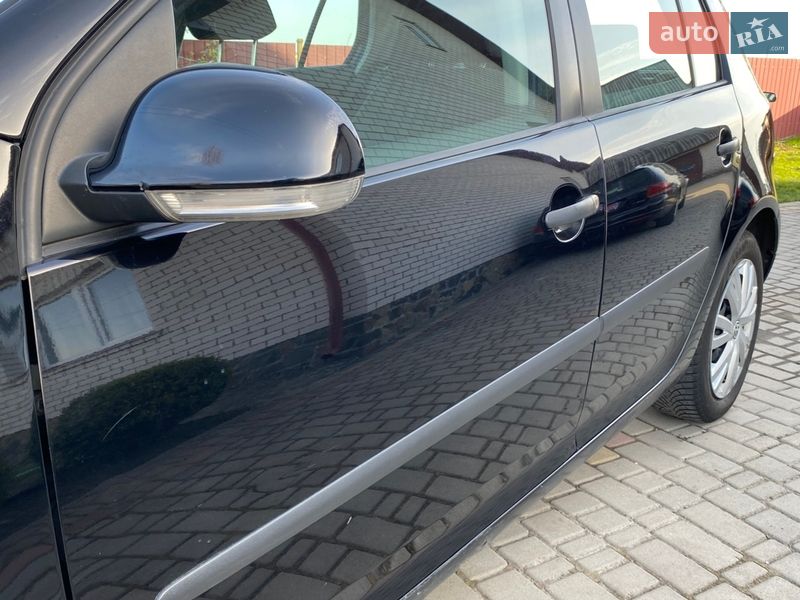 Хэтчбек Volkswagen Golf 2004 в Луцке