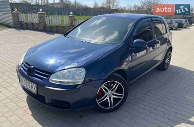 Хетчбек Volkswagen Golf 2005 в Новій Ушиці