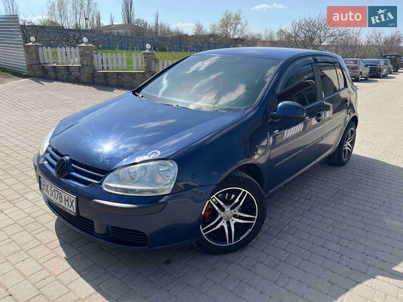 Хэтчбек Volkswagen Golf 2005 в Новой Ушице