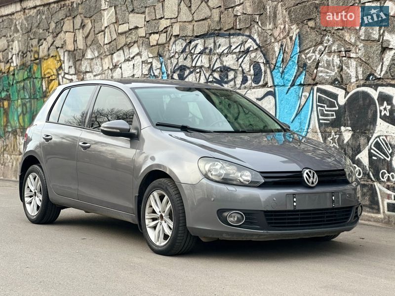 Хэтчбек Volkswagen Golf 2011 в Днепре