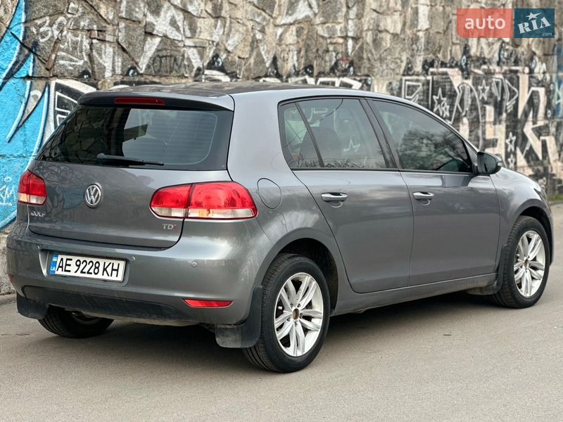 Хэтчбек Volkswagen Golf 2011 в Днепре