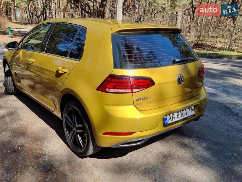 Хэтчбек Volkswagen Golf 2018 в Киеве