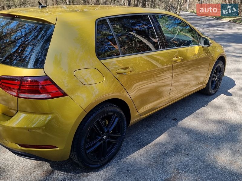 Хэтчбек Volkswagen Golf 2018 в Киеве