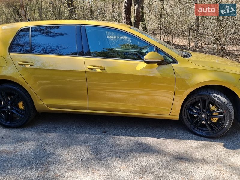 Хэтчбек Volkswagen Golf 2018 в Киеве