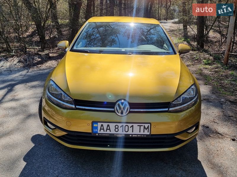 Хэтчбек Volkswagen Golf 2018 в Киеве