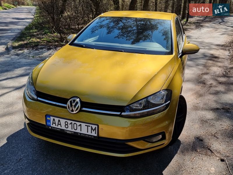 Хэтчбек Volkswagen Golf 2018 в Киеве