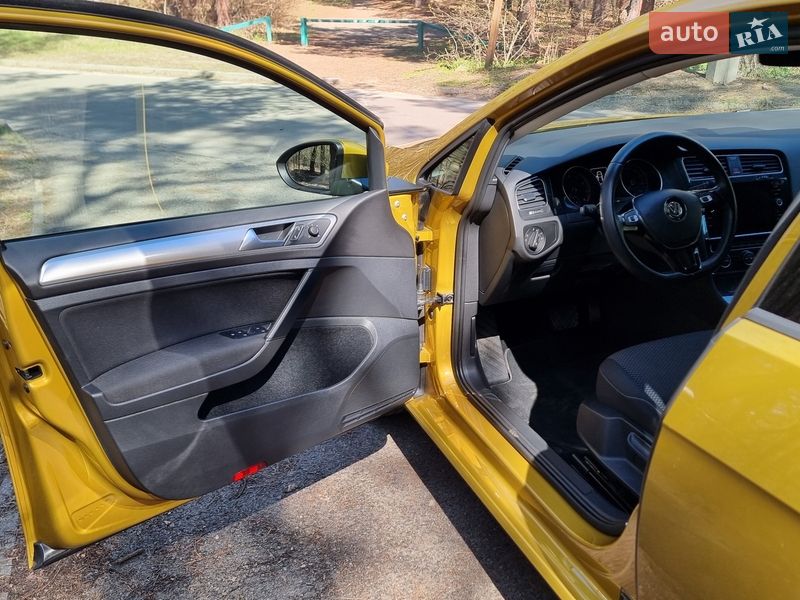 Хэтчбек Volkswagen Golf 2018 в Киеве