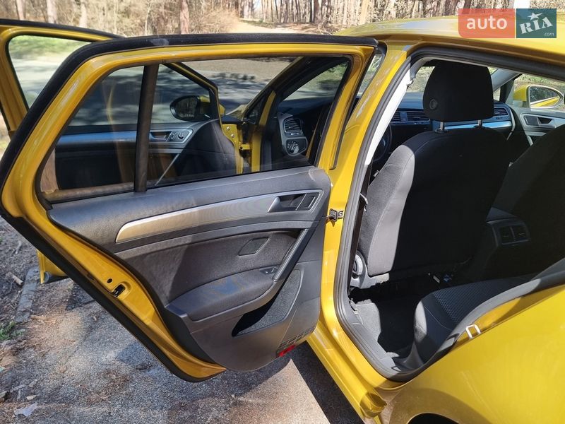 Хэтчбек Volkswagen Golf 2018 в Киеве