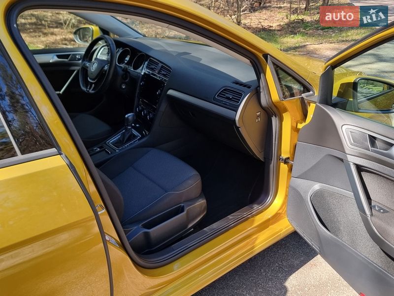 Хэтчбек Volkswagen Golf 2018 в Киеве