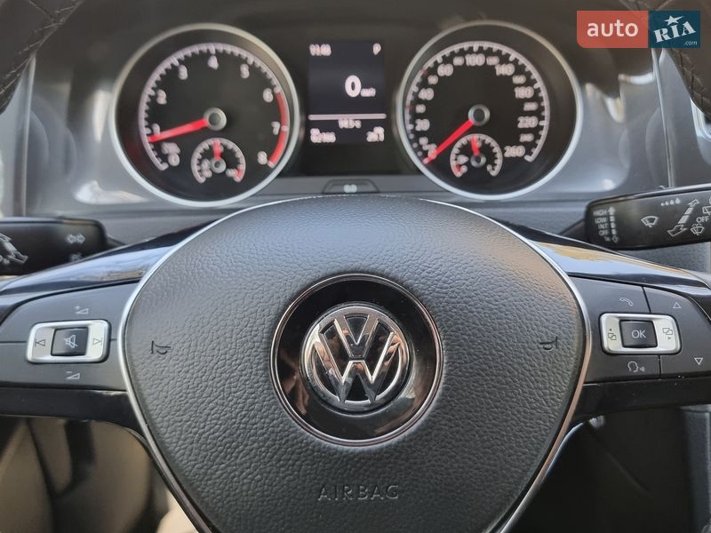 Хэтчбек Volkswagen Golf 2018 в Киеве