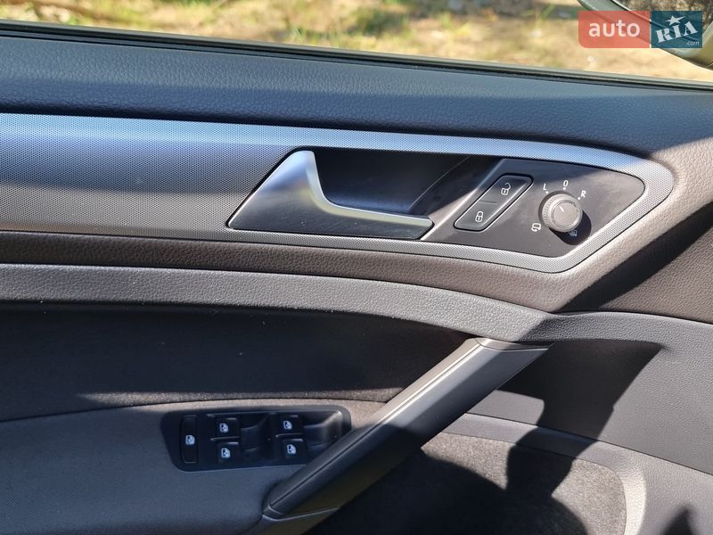 Хэтчбек Volkswagen Golf 2018 в Киеве