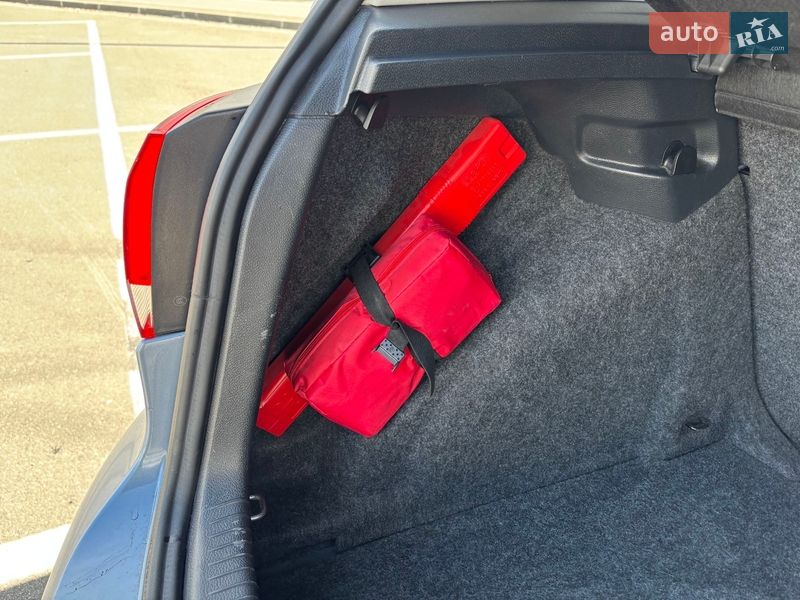 Хэтчбек Volkswagen Golf 2011 в Днепре