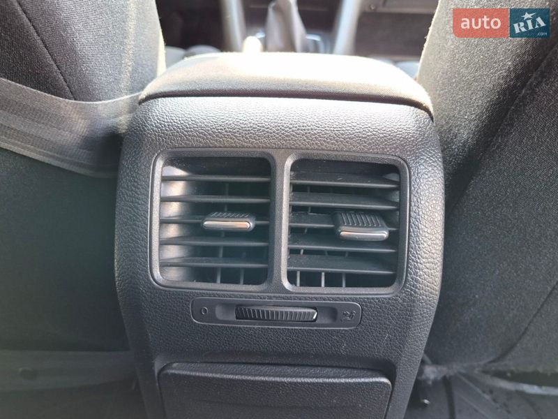 Хэтчбек Volkswagen Golf 2011 в Днепре