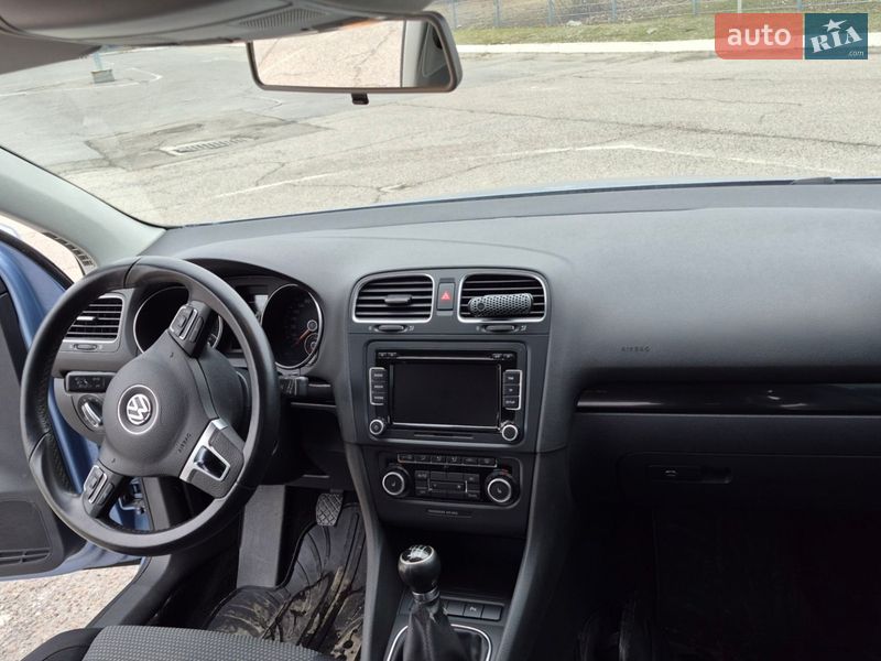 Хэтчбек Volkswagen Golf 2011 в Днепре