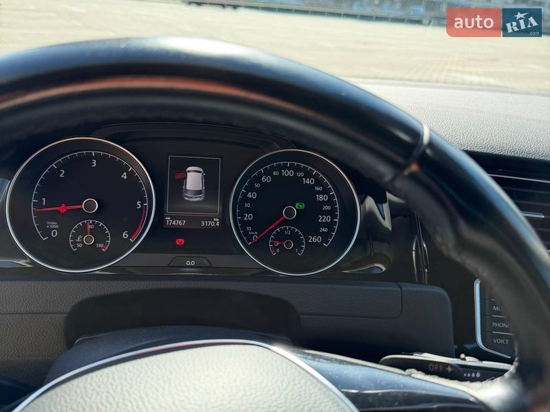 Хэтчбек Volkswagen Golf 2016 в Киеве