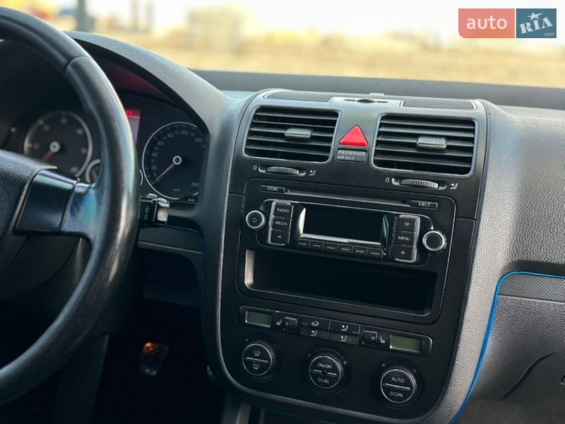 Хэтчбек Volkswagen Golf 2007 в Ровно