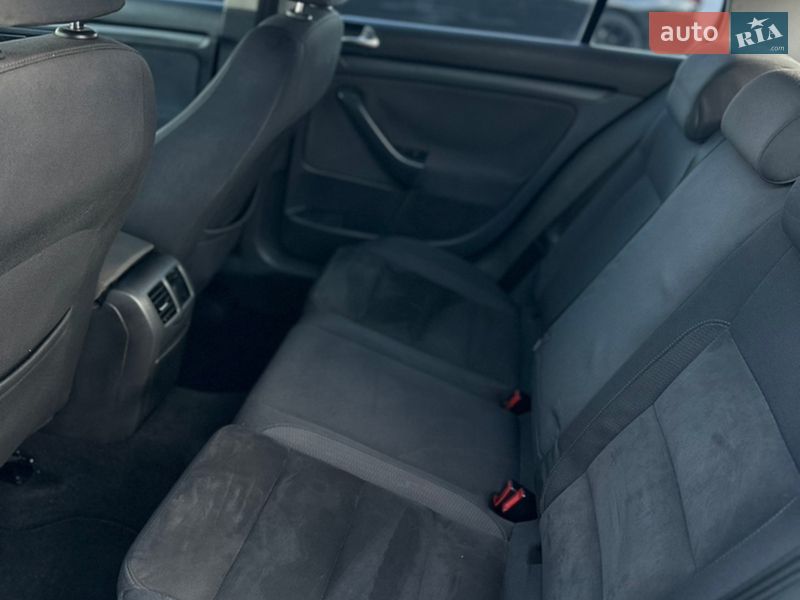 Хэтчбек Volkswagen Golf 2007 в Ровно