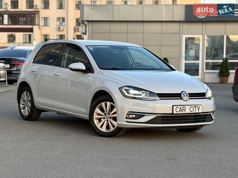 Хэтчбек Volkswagen Golf 2018 в Киеве