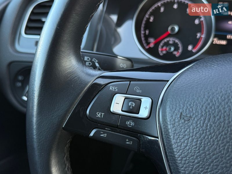 Хэтчбек Volkswagen Golf 2018 в Киеве