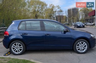 Хэтчбек Volkswagen Golf 2010 в Луцке