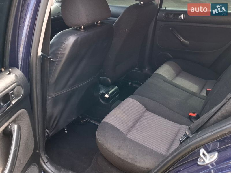 Хэтчбек Volkswagen Golf 2001 в Стрые