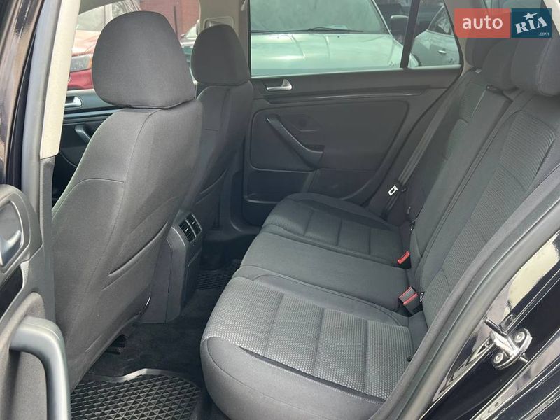 Универсал Volkswagen Golf 2010 в Полтаве