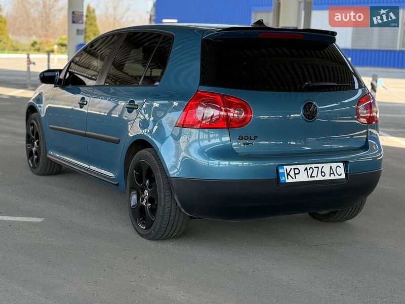 Хэтчбек Volkswagen Golf 2005 в Запорожье