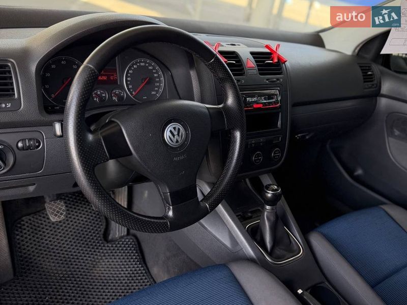 Хэтчбек Volkswagen Golf 2005 в Запорожье